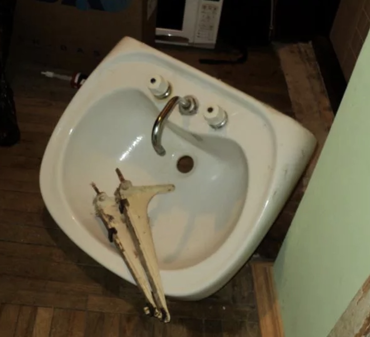 Замена умывальника Замена раковины